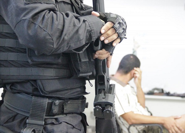 Homem é preso por falsidade ideológica enquanto tentava emitir RG em Sergipe