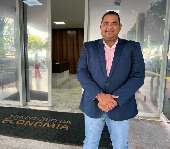 Após quase um mês de afastamento, prefeito de Canindé de São Francisco retoma funções