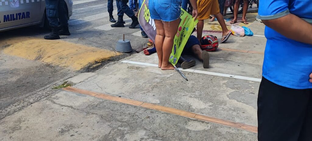 Homem é morto com tiros na cabeça após estacionar moto em Aracaju
