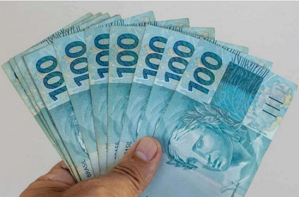 Salário mínimo deve ficar em R$ 1.429 em 2024 com fórmula de reajuste confirmada por Marinho
