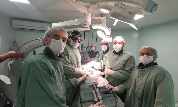Hospital de Cirurgia realiza mutirão de procedimento cirúrgico de escoliose