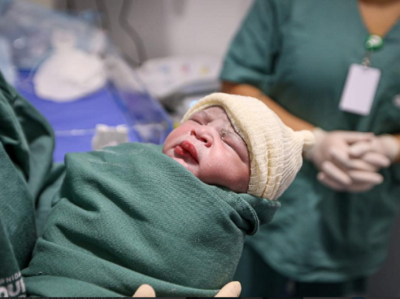 Primeiro bebê a nascer na nova maternidade de Aracaju é uma menina