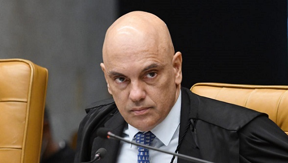 Ministros Alexandre de Moraes e Dias Toffoli votam a favor de denúncias contra extremistas.
