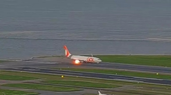 Turbina de avião pega fogo durante decolagem e Aeroporto Santos Dumont é fechado