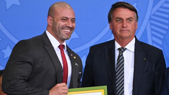 Por 8 votos a 2, STF derruba perdão de Bolsonaro a Daniel Silveira.