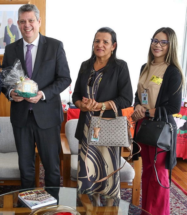 Diretoria do Hospital Senhor dos Passos é recebida em Brasília pelo Ministro Márcio Macedo