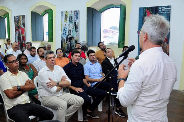 Prefeito Marcos Santana recebe ministro Márcio Macêdo e apresenta projeto para construção de casas populares em São Cristóvão
