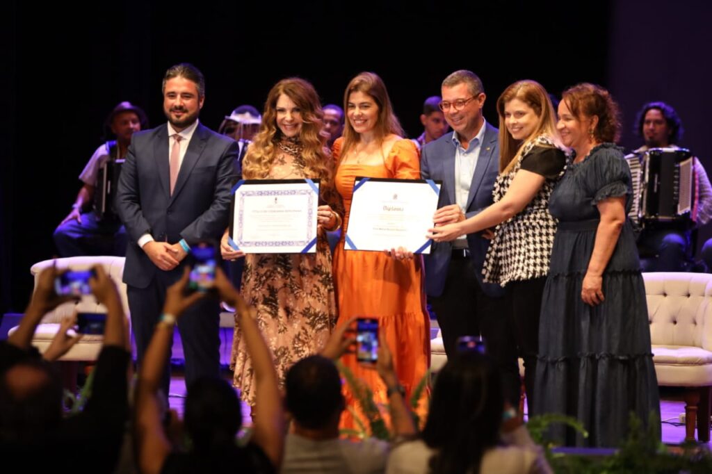 Cantora Elba Ramalho recebe título de cidadã sergipana