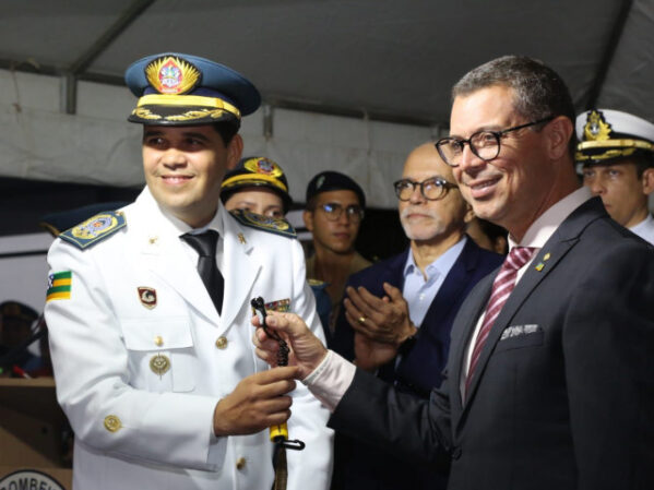 Governador Fábio Mitidieri reforça apoio ao Corpo de Bombeiros em cerimônia de passagem de comando