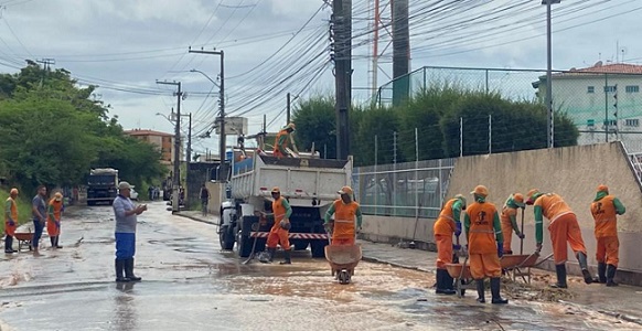 Abastecimento de água em Aracaju é restabelecido após reparos de adutora que rompeu no Bairro Jabotiana