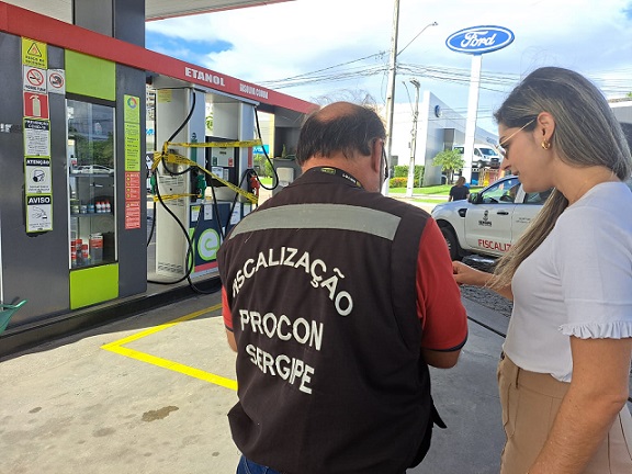 Dois postos de combustíveis são interditados durante fiscalização de Órgãos de Controle na Grande Aracaju
