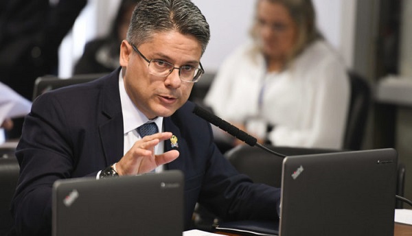 Senador Alessandro Vieira deixa o PSDB e anuncia filiação ao MDB
