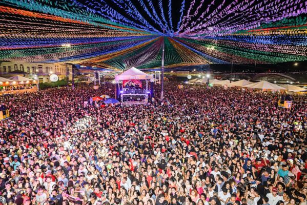 Forró Caju 2023: mais de 80 mil pessoas lotaram a praça Hilton Lopes nesta terça-feira, 27
