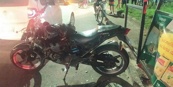 Motociclista morre após colisão entre carro e moto na Avenida Coelho e Campos em Aracaju