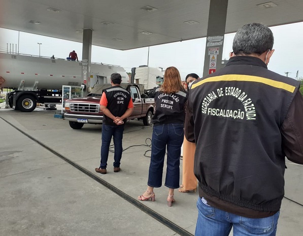 Ação recolhe combustíveis adulterados em postos interditados na Grande Aracaju