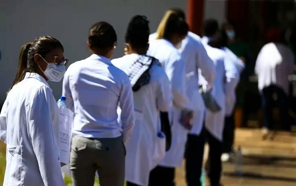 Governo federal anuncia mais 15 mil vagas para o 'Mais Médicos'