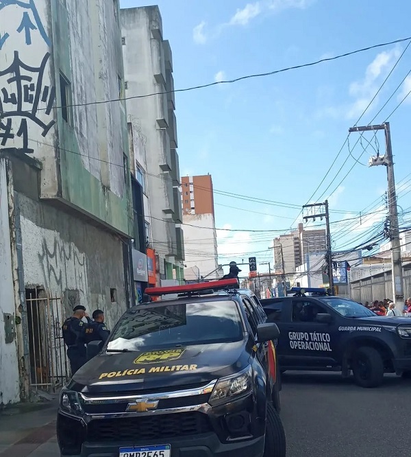 Suspeitos de tráfico de drogas morrem durante operação policial em prédio abandonado no Centro de Aracaju