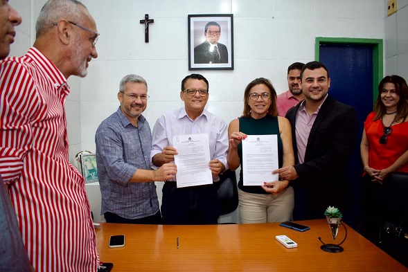 Prefeito Alberto Macedo sanciona Lei que garante o pagamento do Piso Nacional da Enfermagem na Barra dos Coqueiros