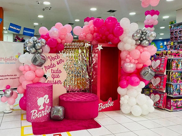 Shopping entra na onda cor-de-rosa e se veste com a temática da Barbie