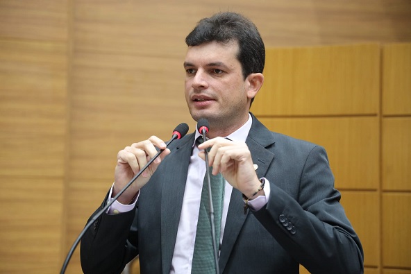 Deputado Paulo Júnior cobra debate sobre políticas públicas de combate à violência contra a mulher