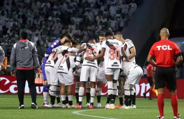 Vasco divulga nota em protesto contra gol anulado
