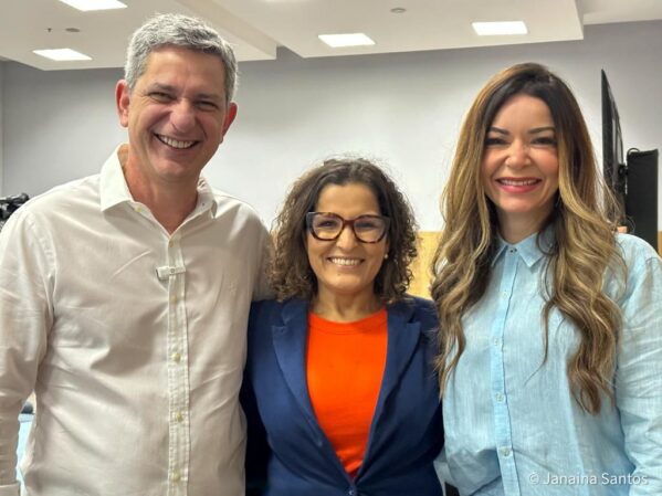Rogério Carvalho destaca importância do enfrentamento às fake news no lançamento da programação das Eleições 2024 da Rede Fan FM
