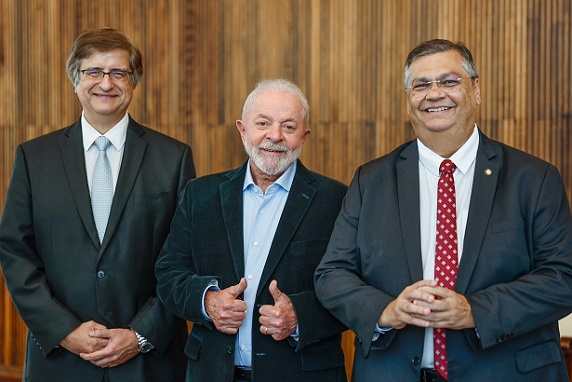 Lula confirma indicação de Flávio Dino para o STF e Paulo Gonet para PGR