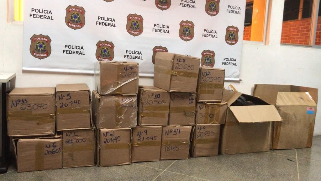 Polícia Federal prende caminhoneiro com 326 quilos de maconha guardadas em caixas