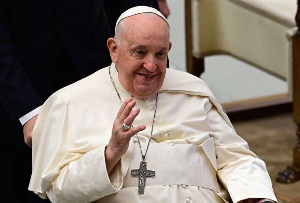 Vaticano autoriza bênção a casais do mesmo sexo; veja o que muda