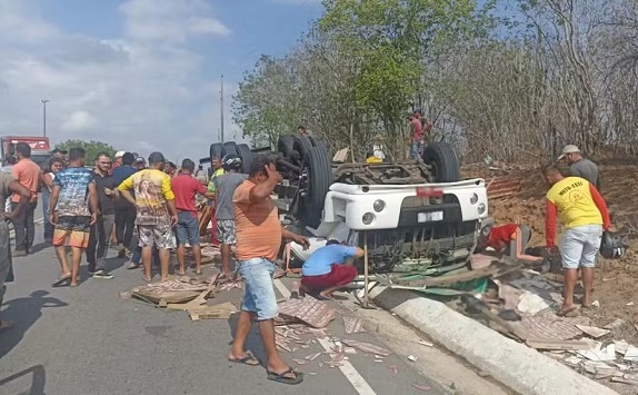 Acidente deixa três mortos e dois feridos no Sertão de Sergipe