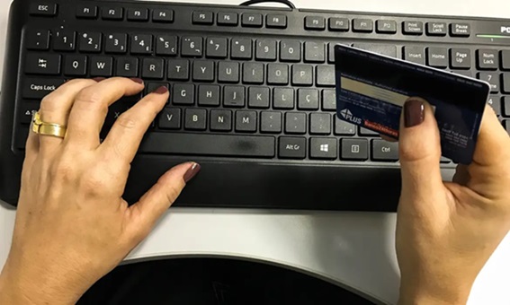Juros do rotativo do cartão de crédito passam a ser limitados a 100% da dívida