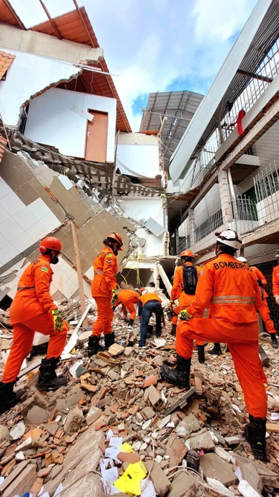 Sobe para cinco o número de mortos em desabamento de residencial em Aracaju