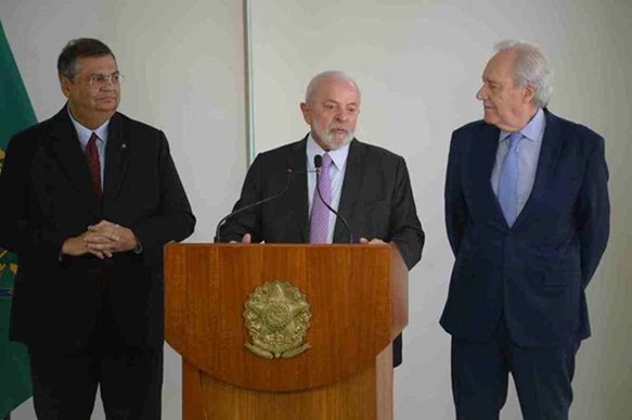 Lula anuncia Ricardo Lewandowski como ministro da Justiça