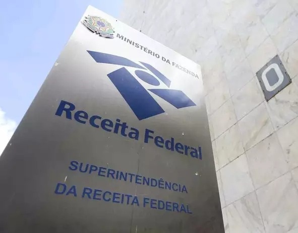 Receita federal suspende isenção fiscal que Bolsonaro deu a igrejas