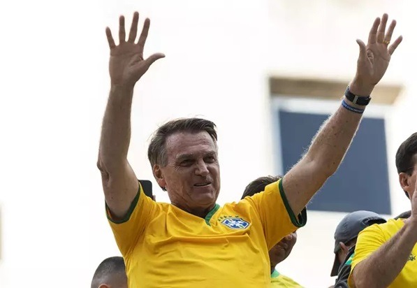 Bolsonaro adota tom ameno em ato e deixa críticas para Malafaia e apoiadores