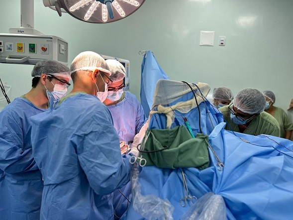 Hospital de Cirurgia realiza 1ª neurocirurgia do Brasil com mapeamento das emoções