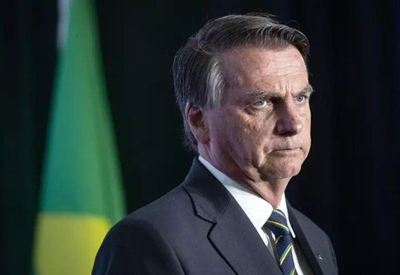 Polícia Federal  indicia Bolsonaro por falsificação no cartão de vacina de covid
