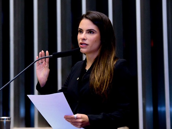 Yandra Moura repudia existência de machismo e misoginia durante discurso no Plenário da Câmara e defende maior ocupação feminina na política