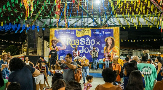 Sergipanos e visitantes celebram aniversário de Aracaju na Vila da Páscoa Iluminada