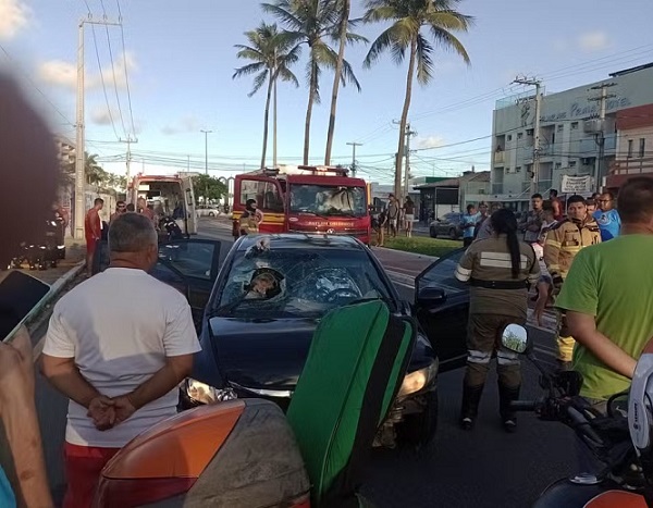Homem morre e seis pessoas ficam feridas em acidente na região da Orla da Atalaia em Aracaju