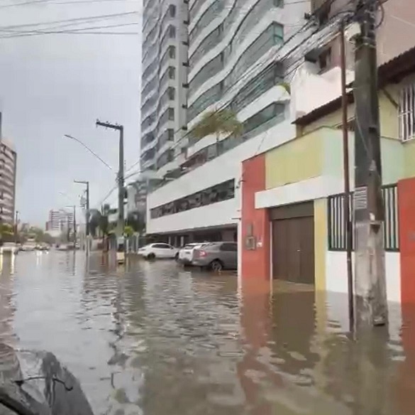 Chuvas intensas atingem Aracaju e causam diversos transtornos