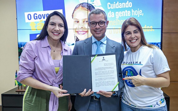 Governador de Sergipe assina decreto que reserva 50% dos CCs do Estado para mulheres
