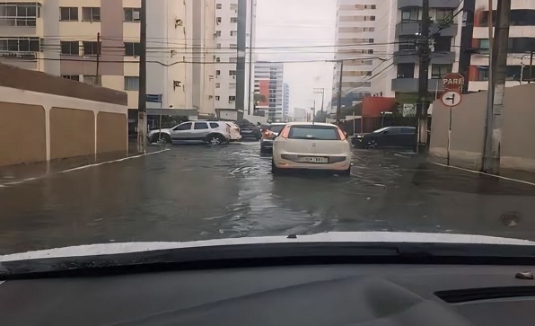 Alagamentos em Aracaju: confira tipos de seguros que protegem seus bens em caso de chuva