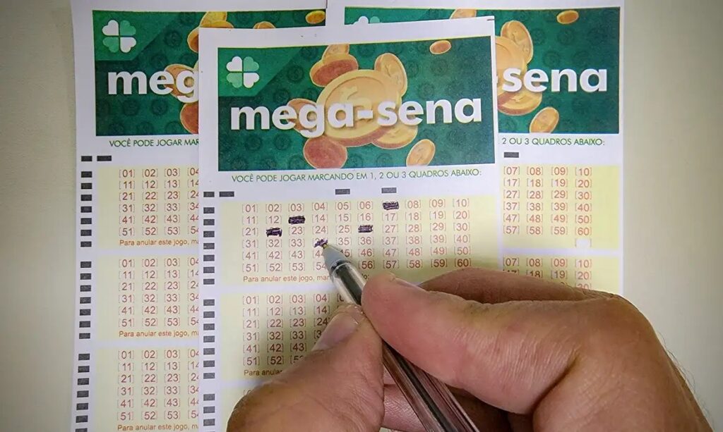 Mega-Sena: ninguém acerta dezenas, e prêmio acumula em R$ 30 milhões; veja números