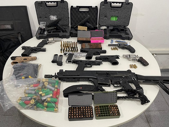 Três pessoas são presas durante operação contra tráfico de drogas e venda de armas e munições em Sergipe
