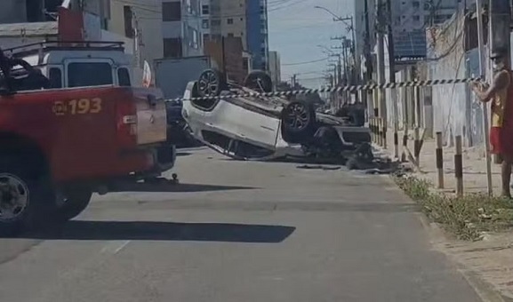 Motorista invade preferencial e colide com carro do deputado Georgeo Passos em Aracaju