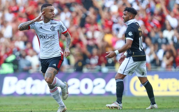 Flamengo se impõe e aplica maior goleada da história sobre o Vasco