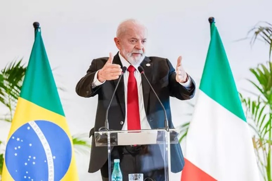 Lula critica Banco Central, 'taxa das blusinhas' e benefícios fiscais ao empresariado
