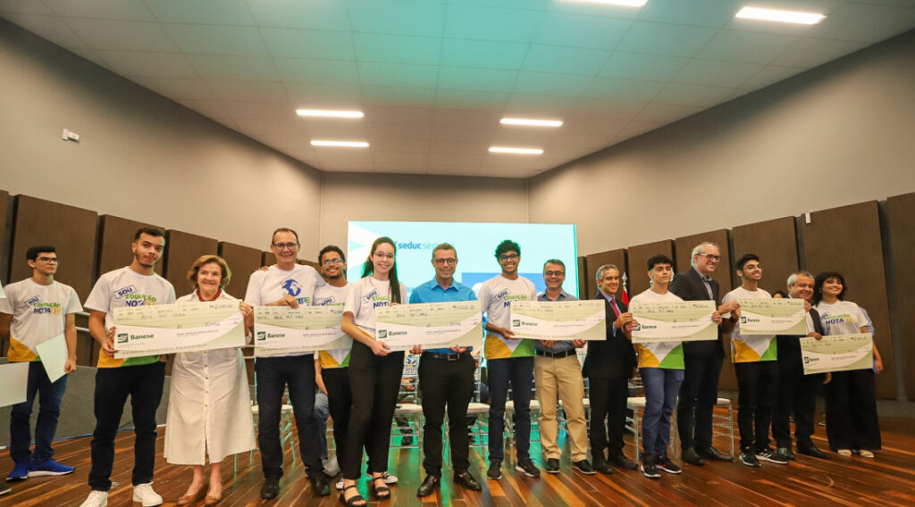 Governador lança 'Sergipe no Mundo' para intercâmbio de estudantes da rede estadual