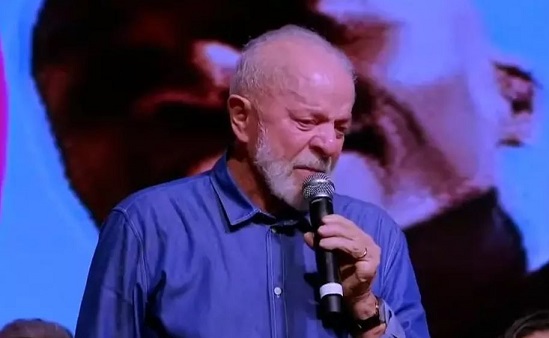 Lula chora ao lembrar de pobreza na infância e diz que governo não tem que prestar conta a ricaço e banqueiro